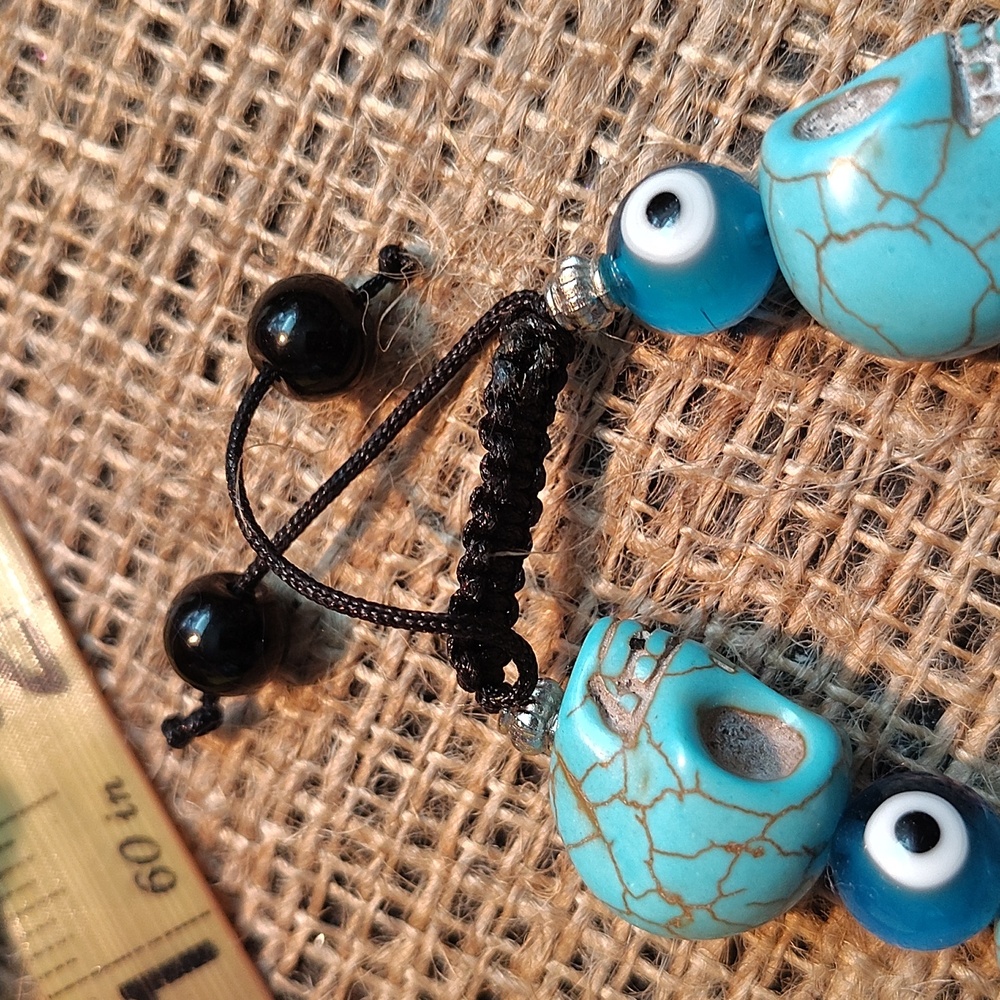 💀Turquoise Color Howlite Adjustable Skull Bead Bracelet - Picture 4 of 5